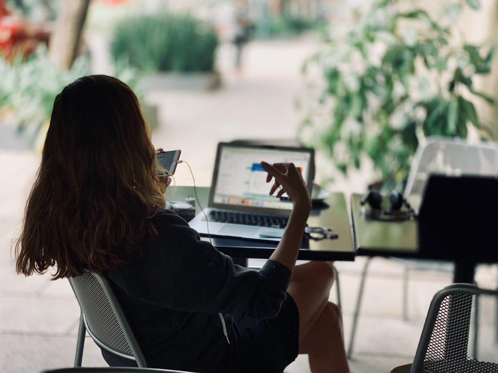 A Playbook For Landing Your First Client | Designer | FlyerHeroes.com