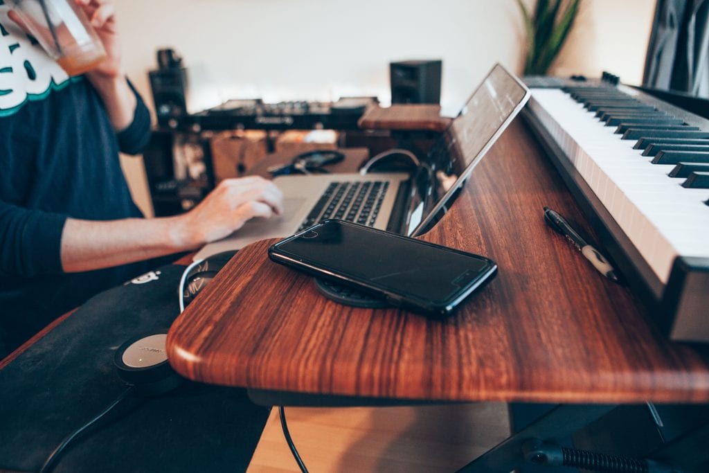 A Playbook For Landing Your First Client | Freelance Designer | FlyerHeroes.com